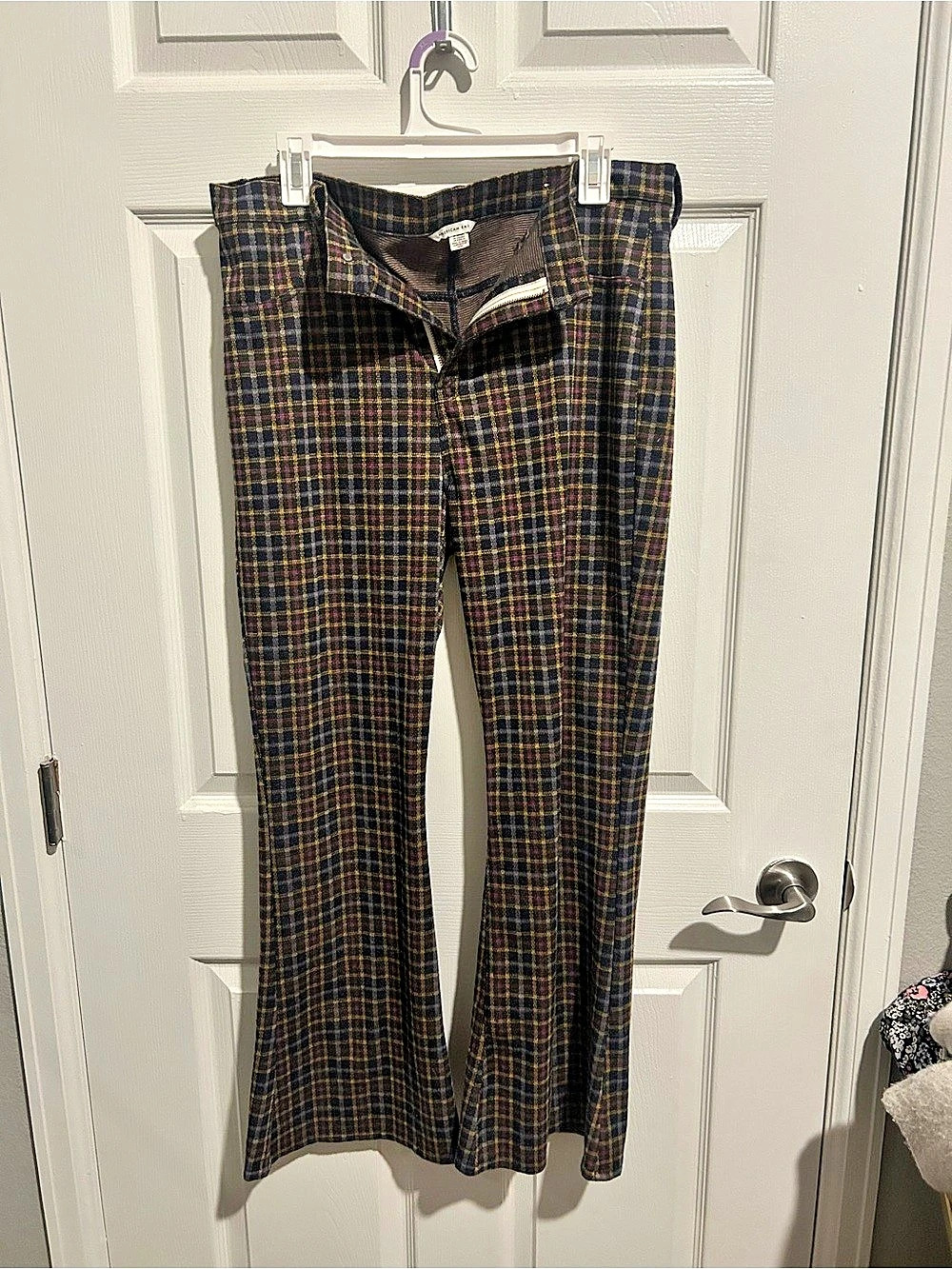 American Eagle AEO High-Waisted Plaid Flare Pants Black & Purple 14 Short